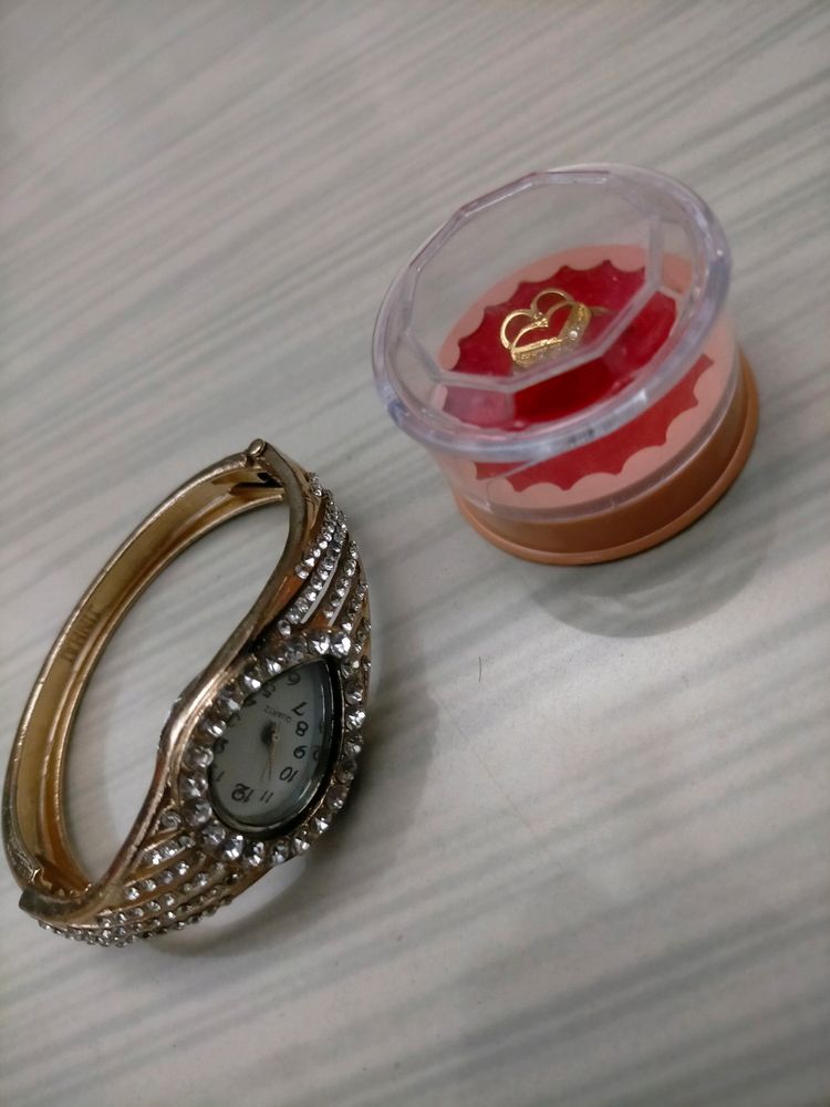 Rose Gold Bracelet Quartz Watch For Women Stylish
