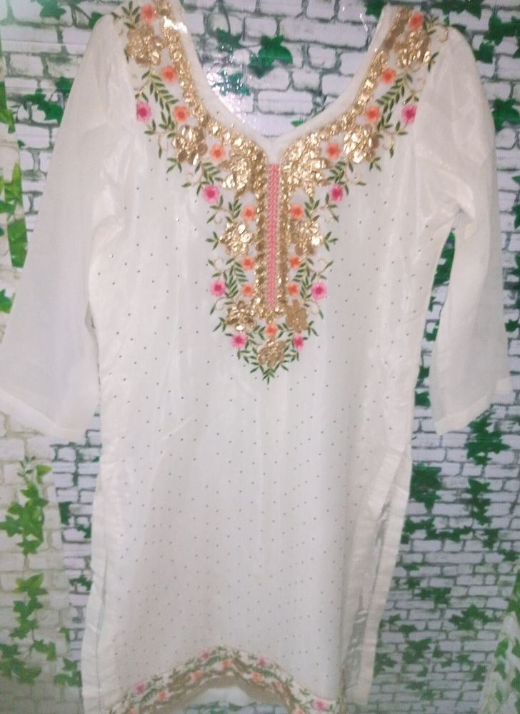 This Georgette Kurta With Salvar and Dupta