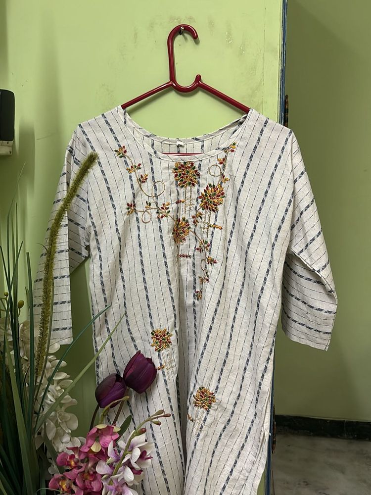 Embroided Kurthi