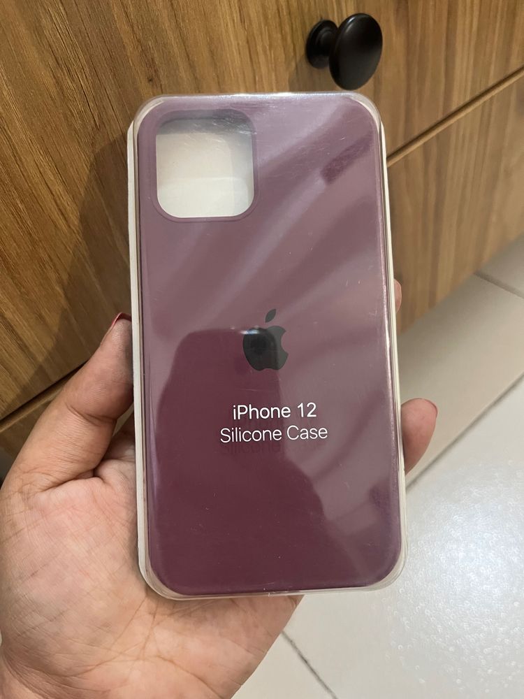 IPHONE 12 SILICONE CASE