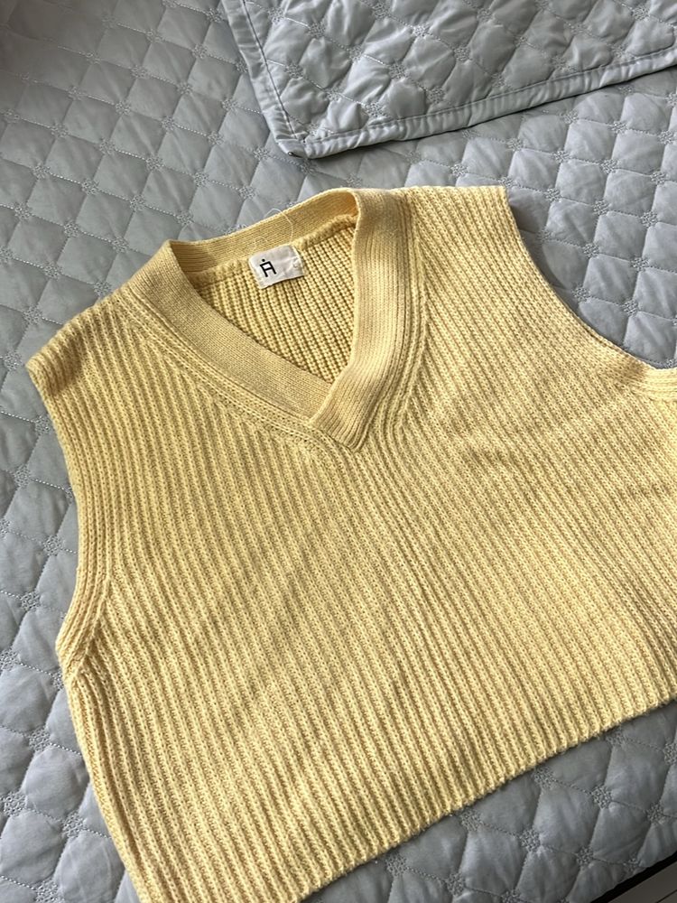 Knit Top/ Sweater