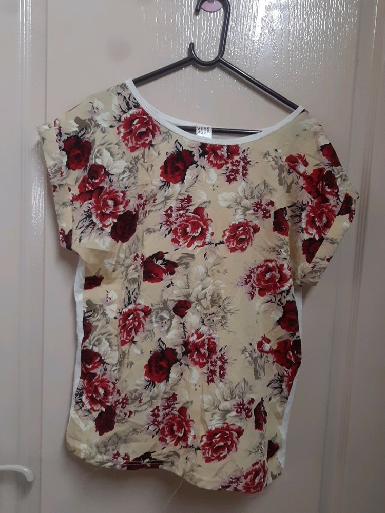 Vero Moda All Over Flower Print Top