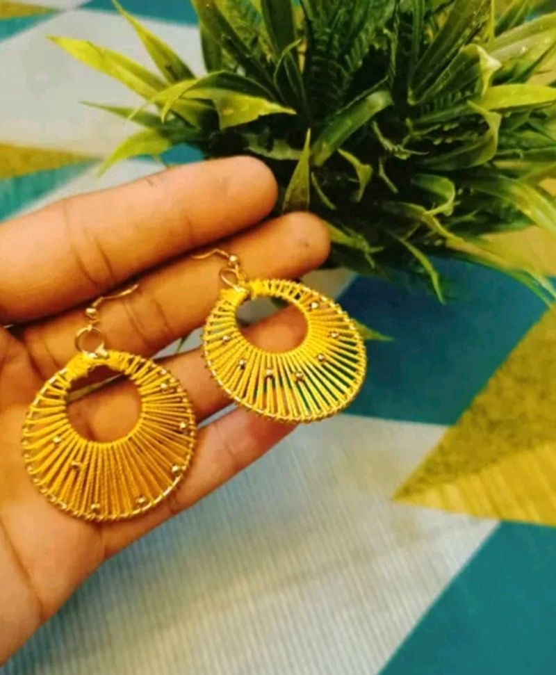 Fashionable Earings 💛🤍