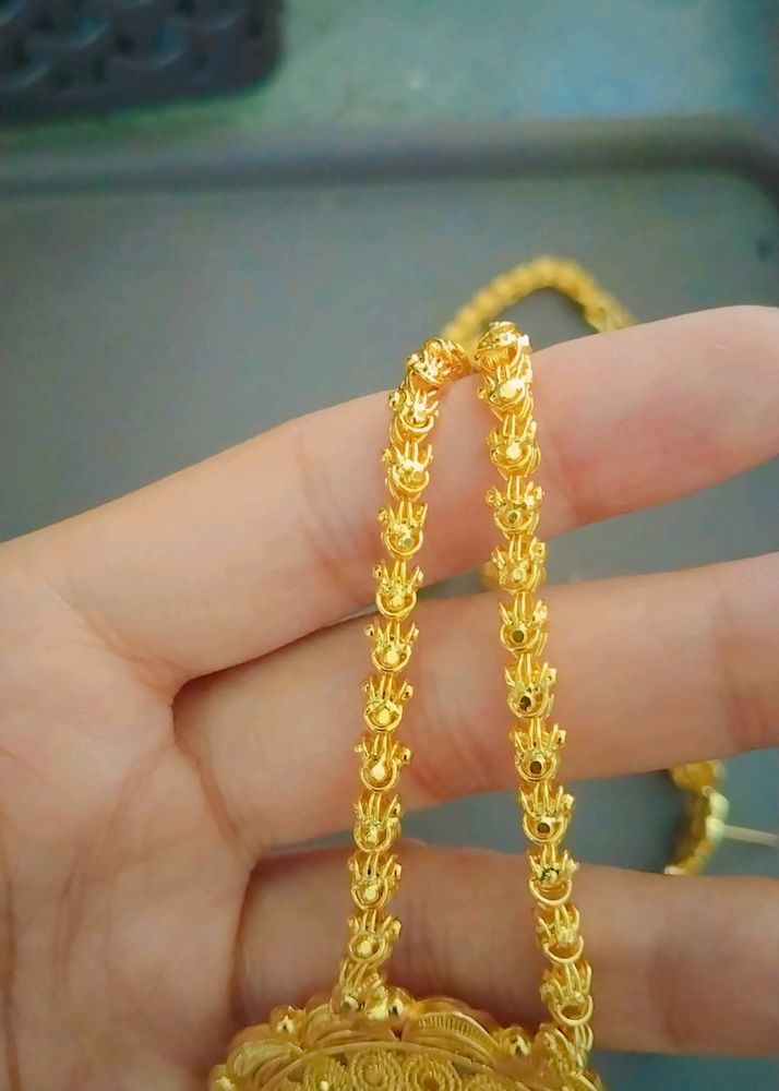 Gold Pleated Jui Motif Tie Chain