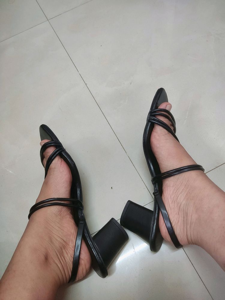 Free Delivery Brand New  Stylish Zudio Heels