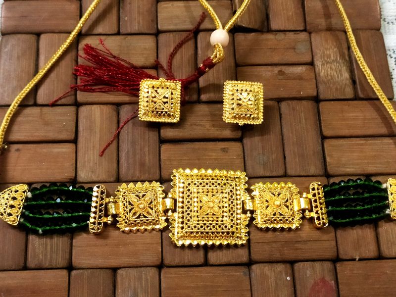 Gold Plated Chokar With Crystal Beads