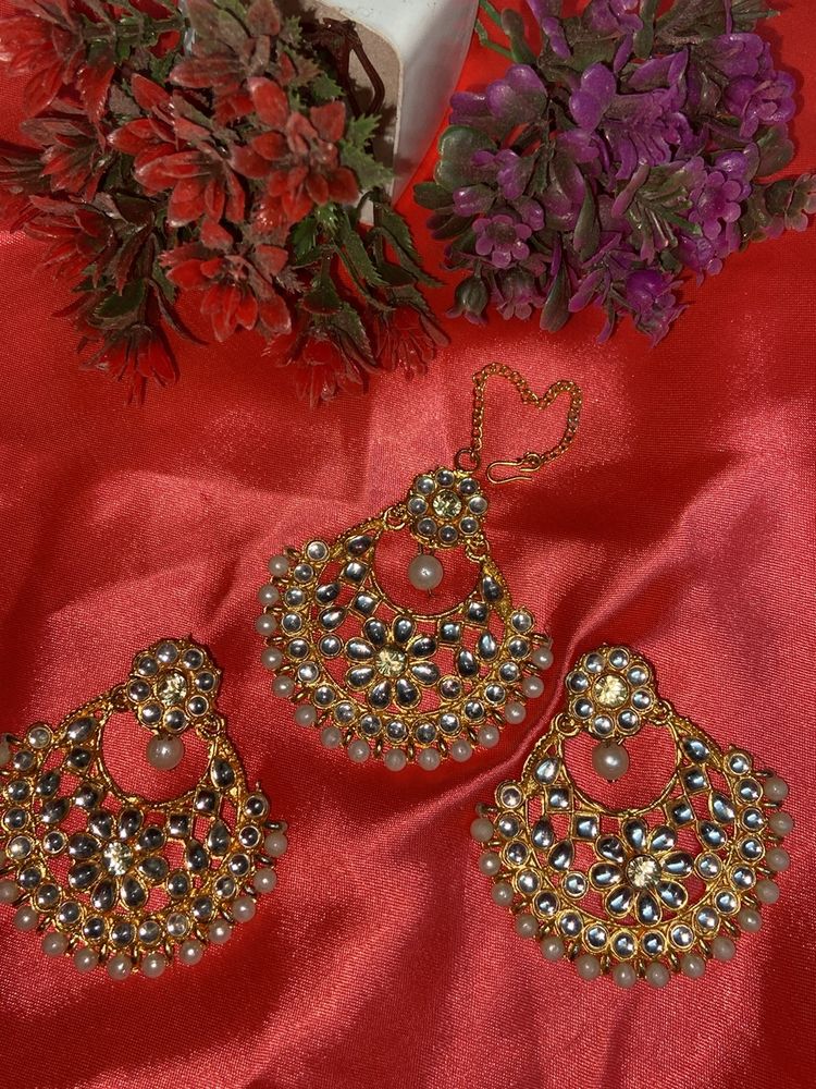 Beautiful Kundan mang tika and earrings