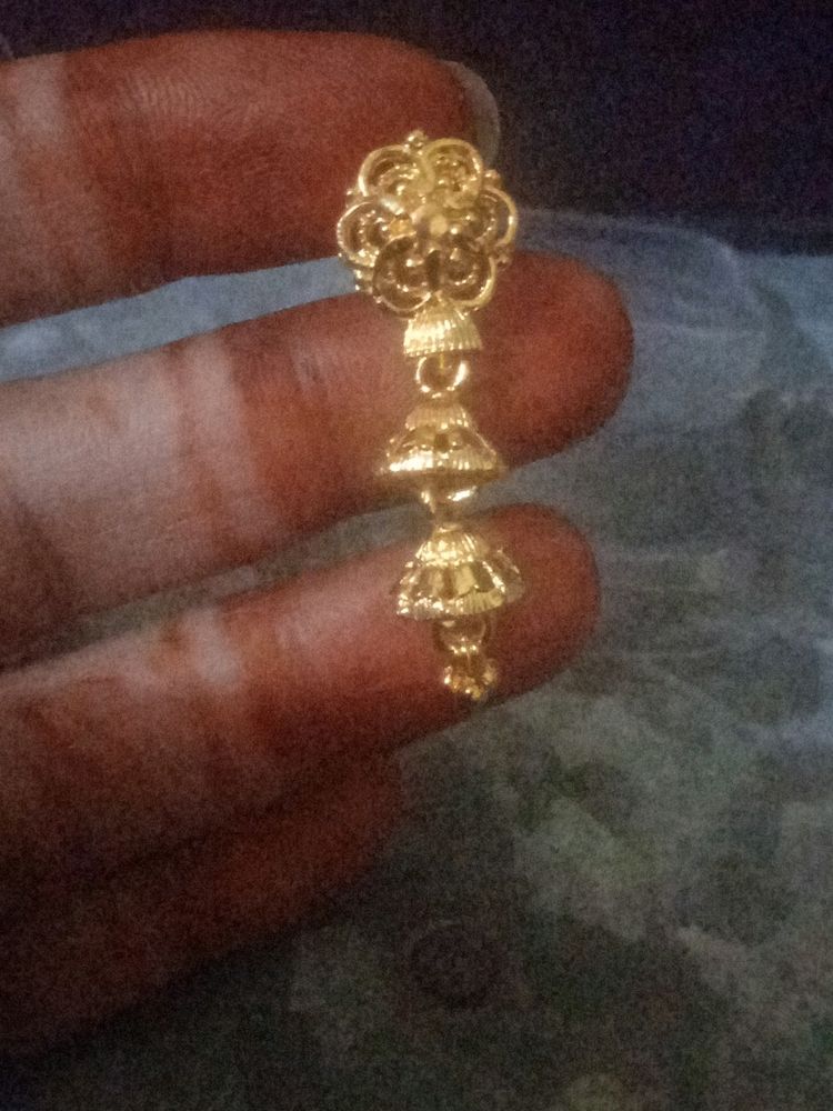 Earning Jhumka