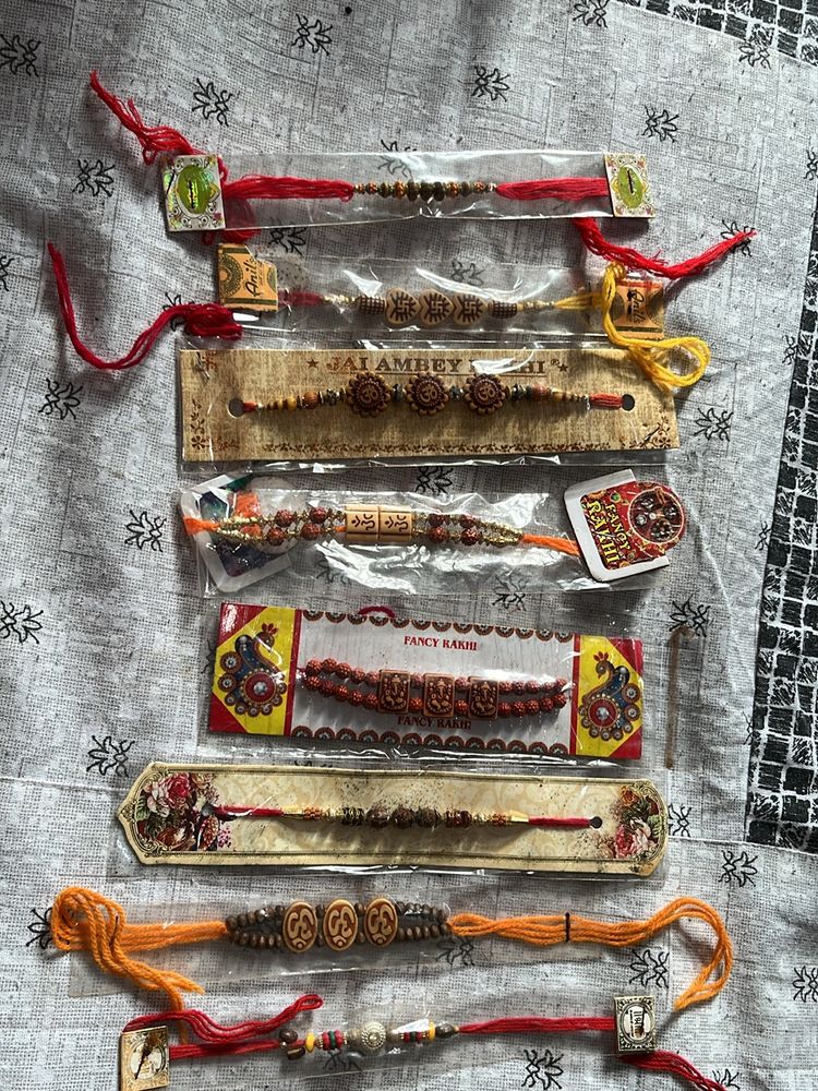 8 Rakhis