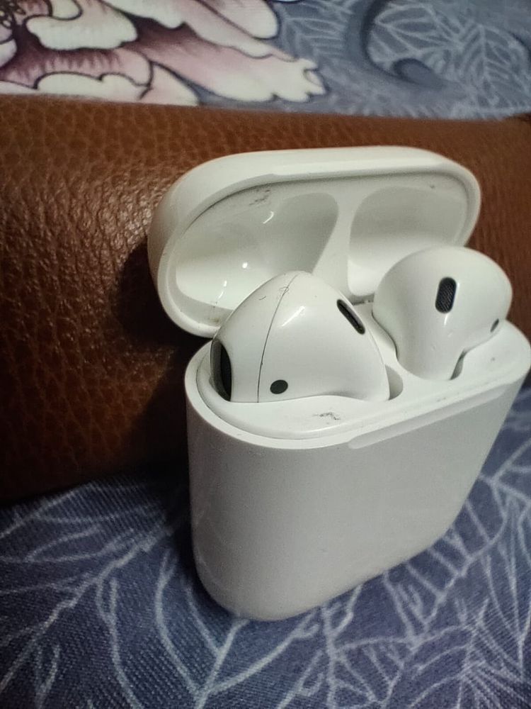 Apple Airpods Gen 2 With case