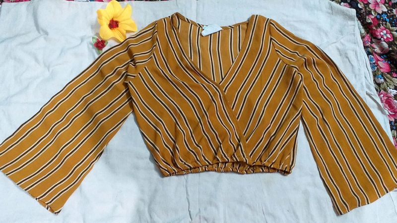 Price Drop !!! Y2K Style Top! 💛