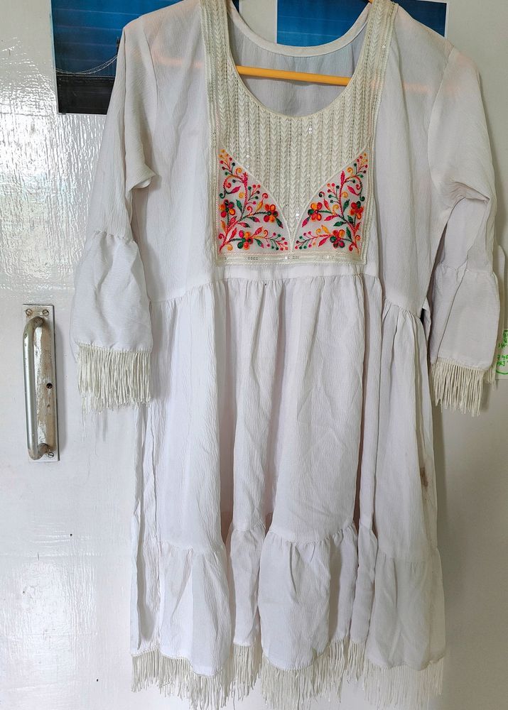 White Stylish Top Like New For L&M Size Bust 32inc