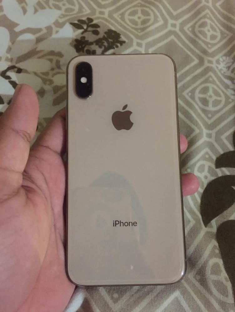 iphone xs with charger and 2 covers