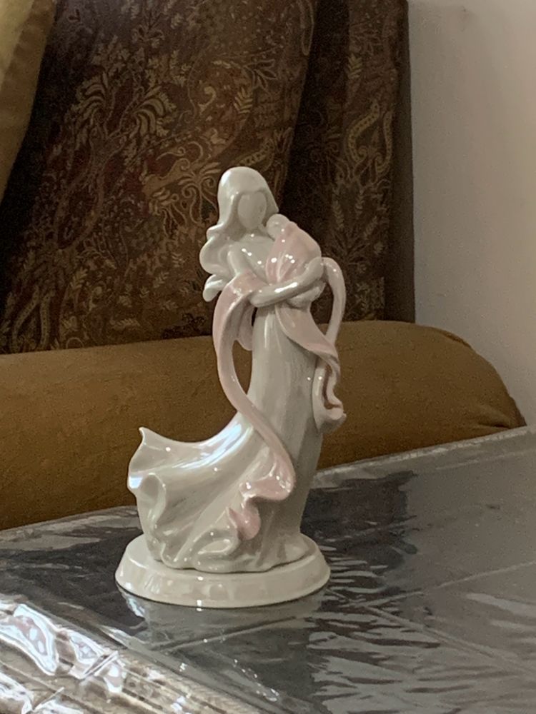 Price Drop‼️Porcelain Showpiece