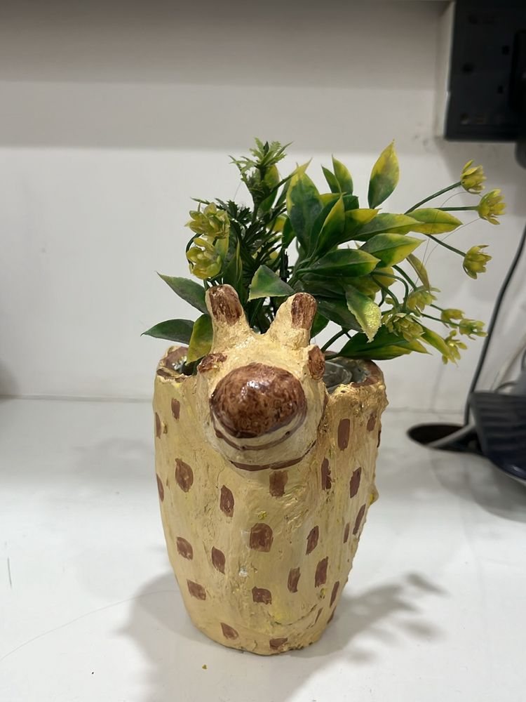 Animal Giraffe Shape Pot With Artificial Plant