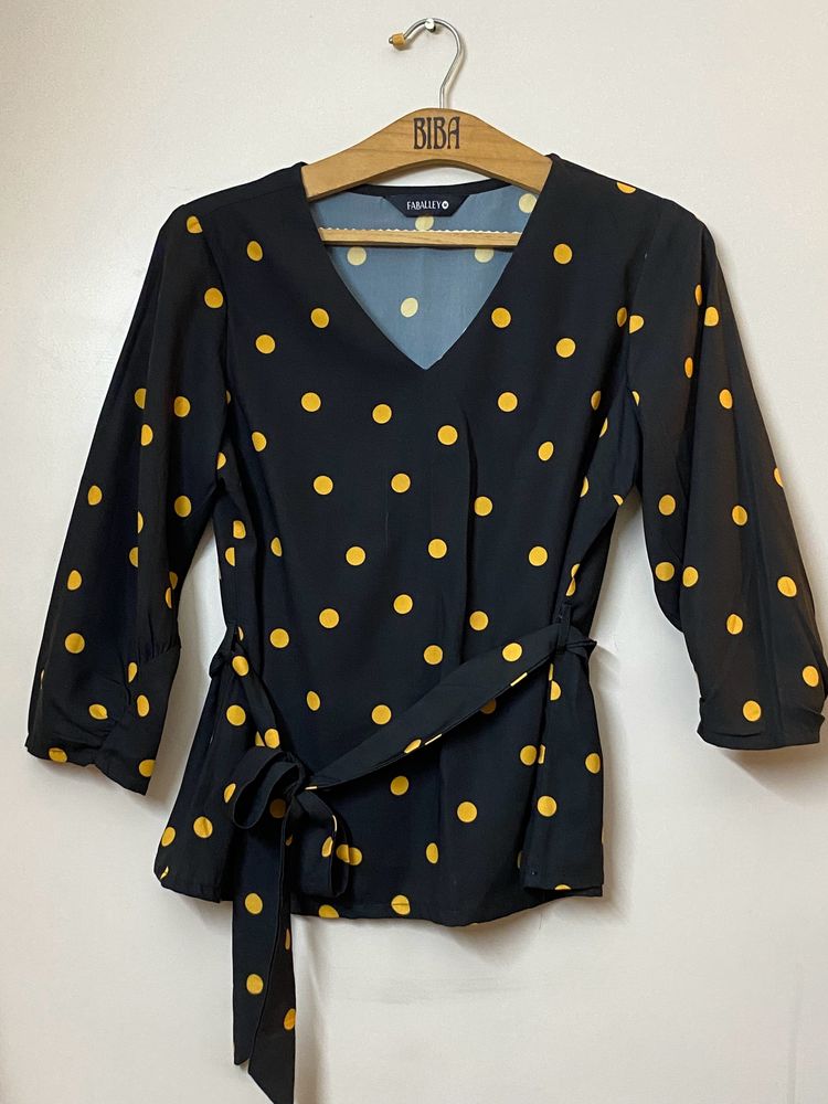 BLACK & YELLOW POLKA DOTS top (20% off on ₹)