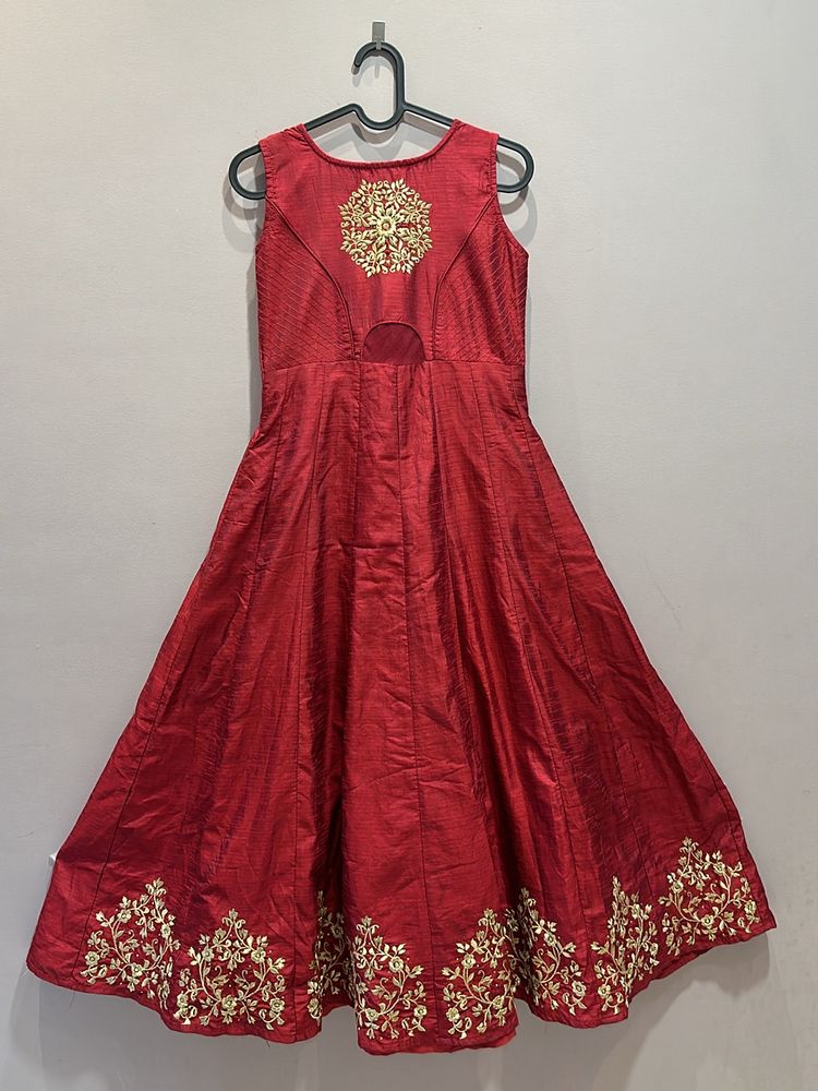 NEERU’S PARTY GOWN MAROON