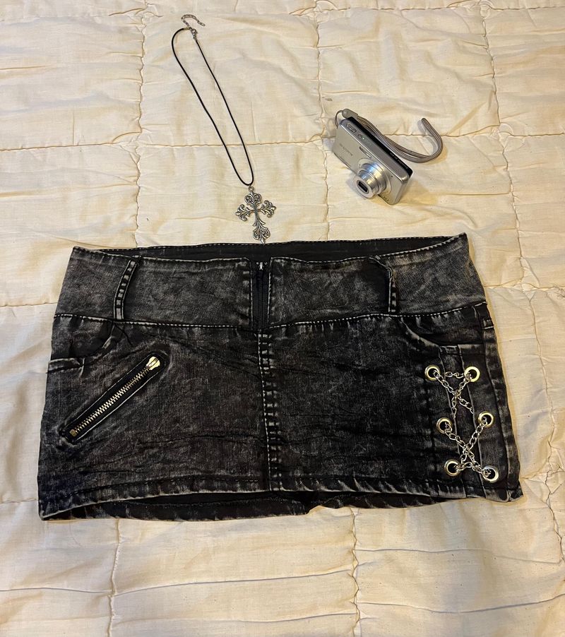 Vintage acid wash chain detailed mini skort