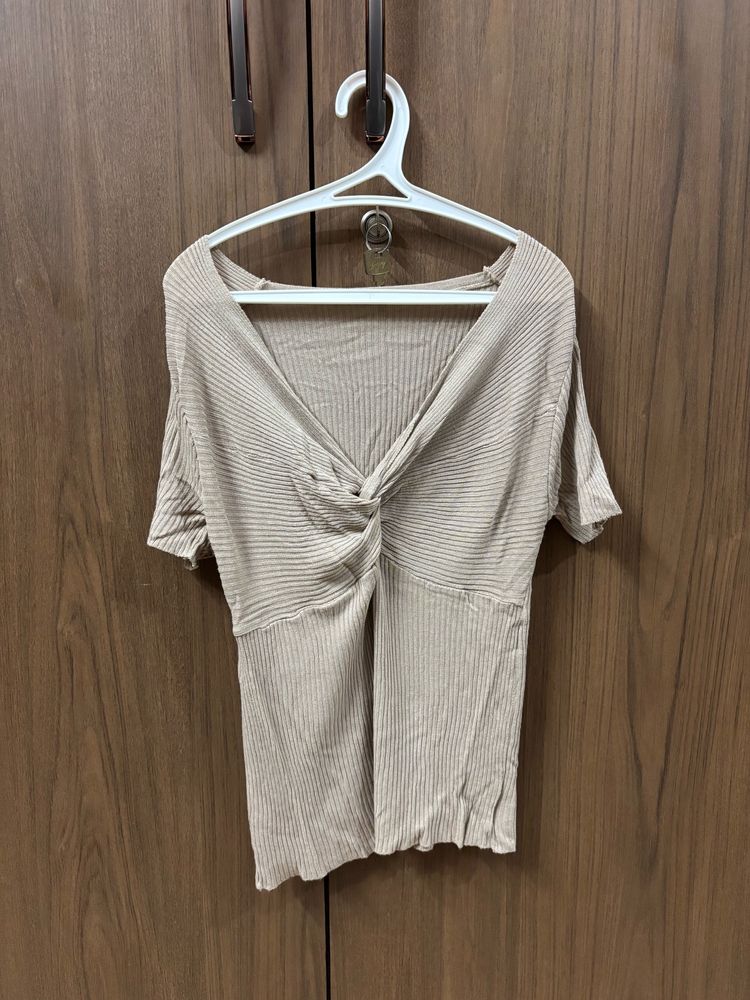 Savana Knot Top In Beige Looks Chic