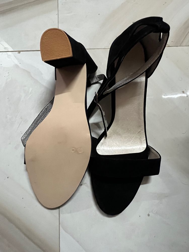 Black High Heels Fit To Feet Size  22-23 Inch