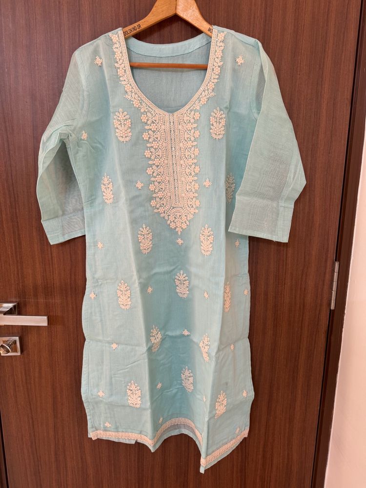 Kurtha With Threadwork Dupatta And Pants