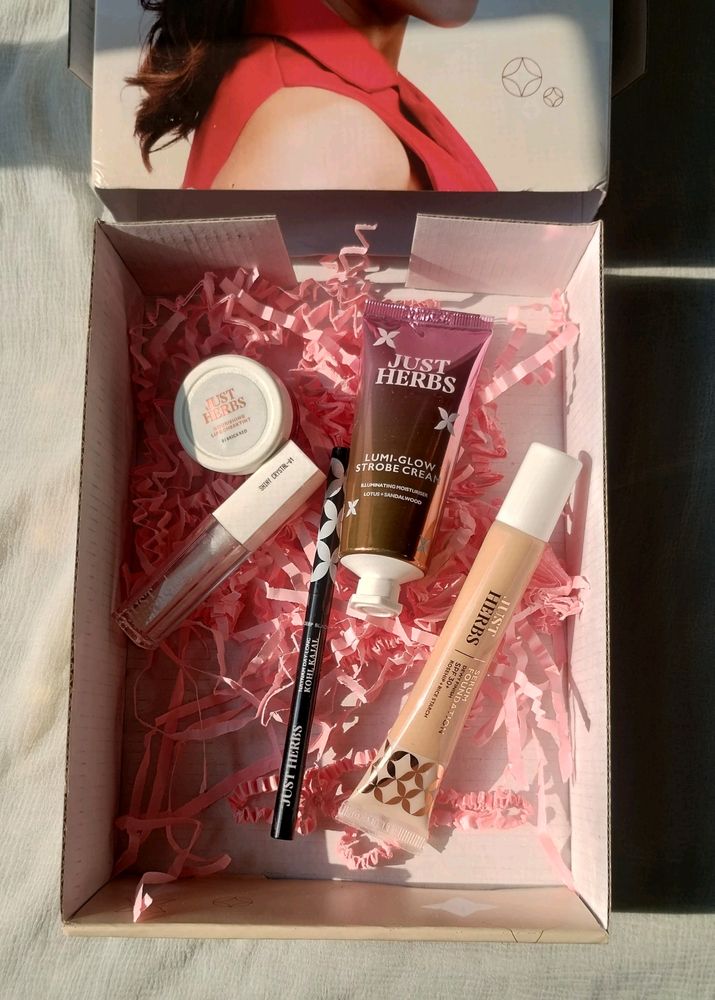 Just Herbs Makeup Kit Includes Strobe Cream Etc