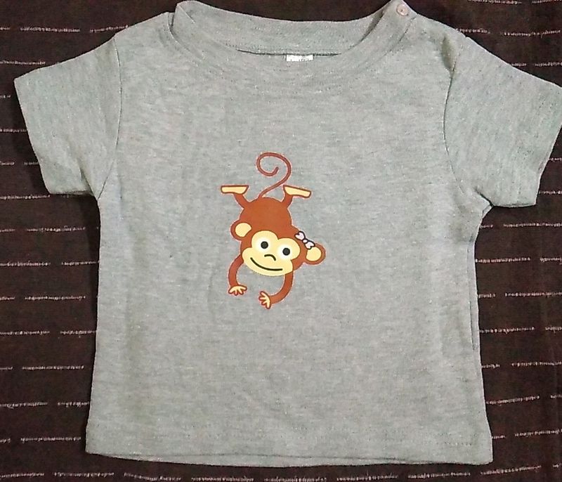 KIDS T-SHIRT EXTREMELY NEW