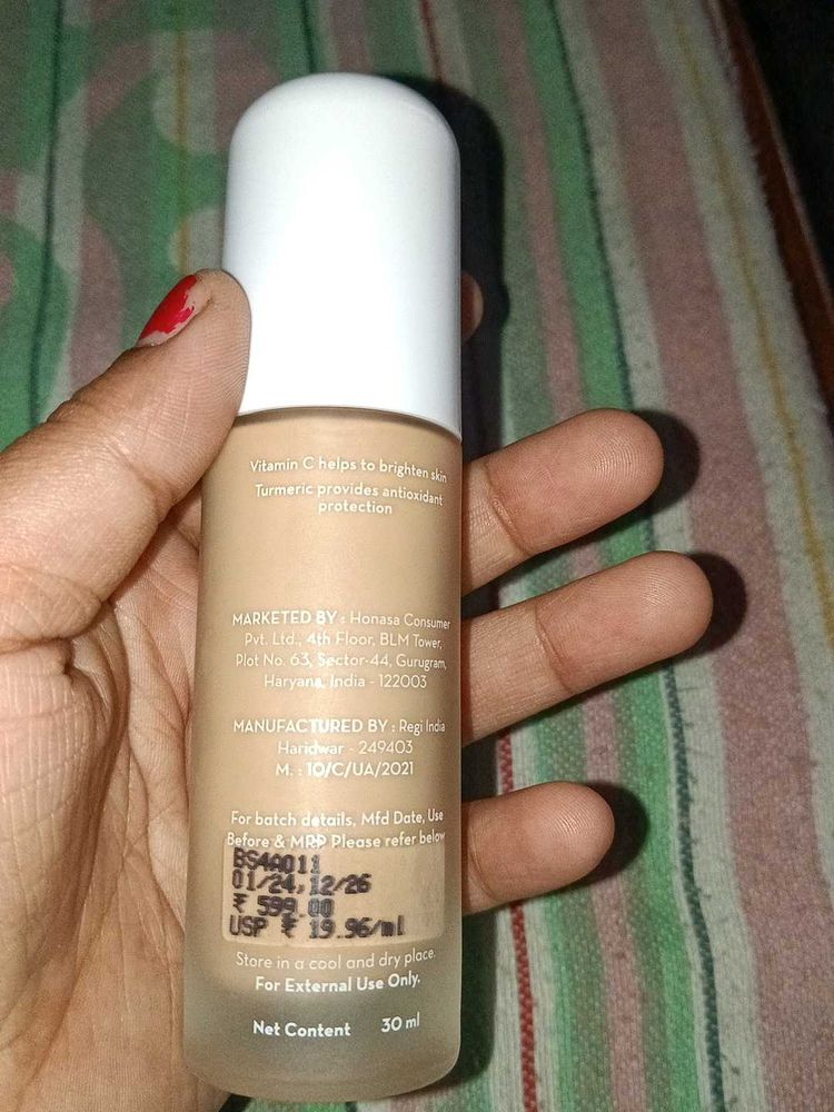 Mama Earth Glow Serum Foundation