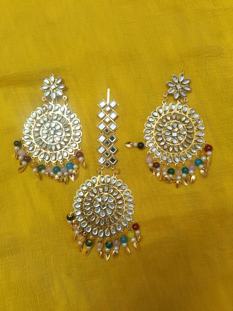 Multicolor Earrings With Mangtika