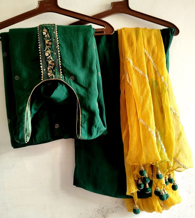 Beautiful Wedding Kurta set Size issue So I Sell