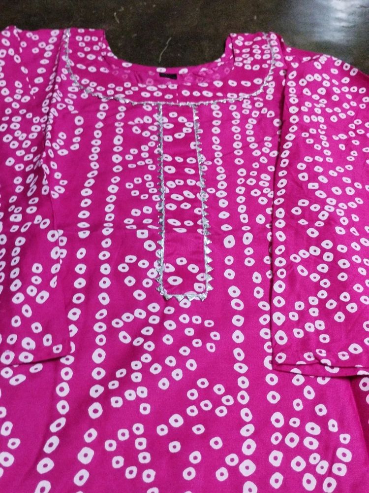 Hello🙋‍♂️ Friends Just Arrived Without Tag Totally New Bandhni With Samosa Patti Neck In Pink Colour.actually Tag Missed There It Self It Should Be In With New 🔖U Can See In Th4 Pack