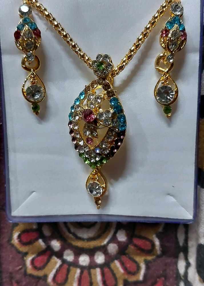 Pendent Set