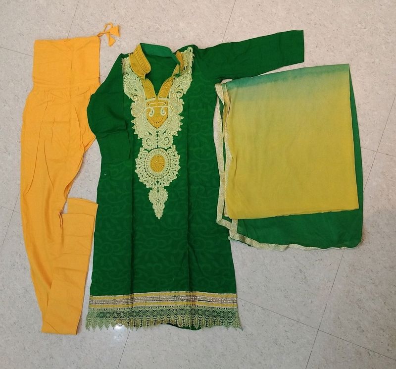 Kurta Set With Churidar Pajama