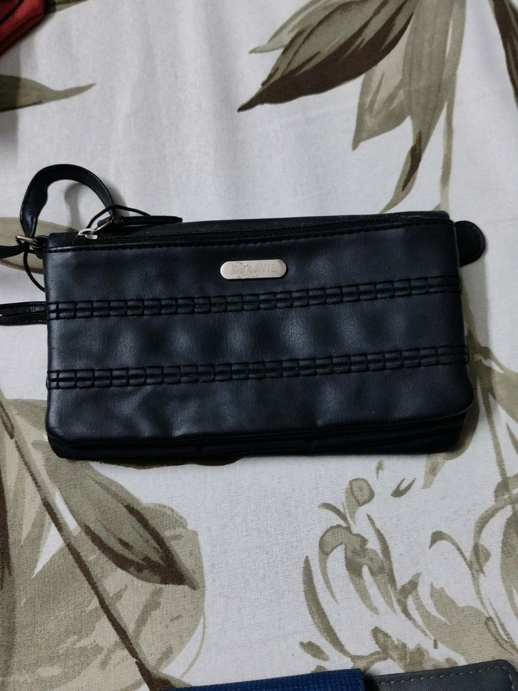 Good Condition Wallet With 4 Pockets..