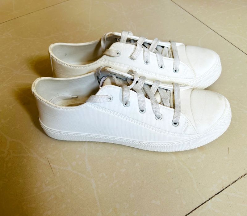 Zudio WHITE Shoes (UK 8)