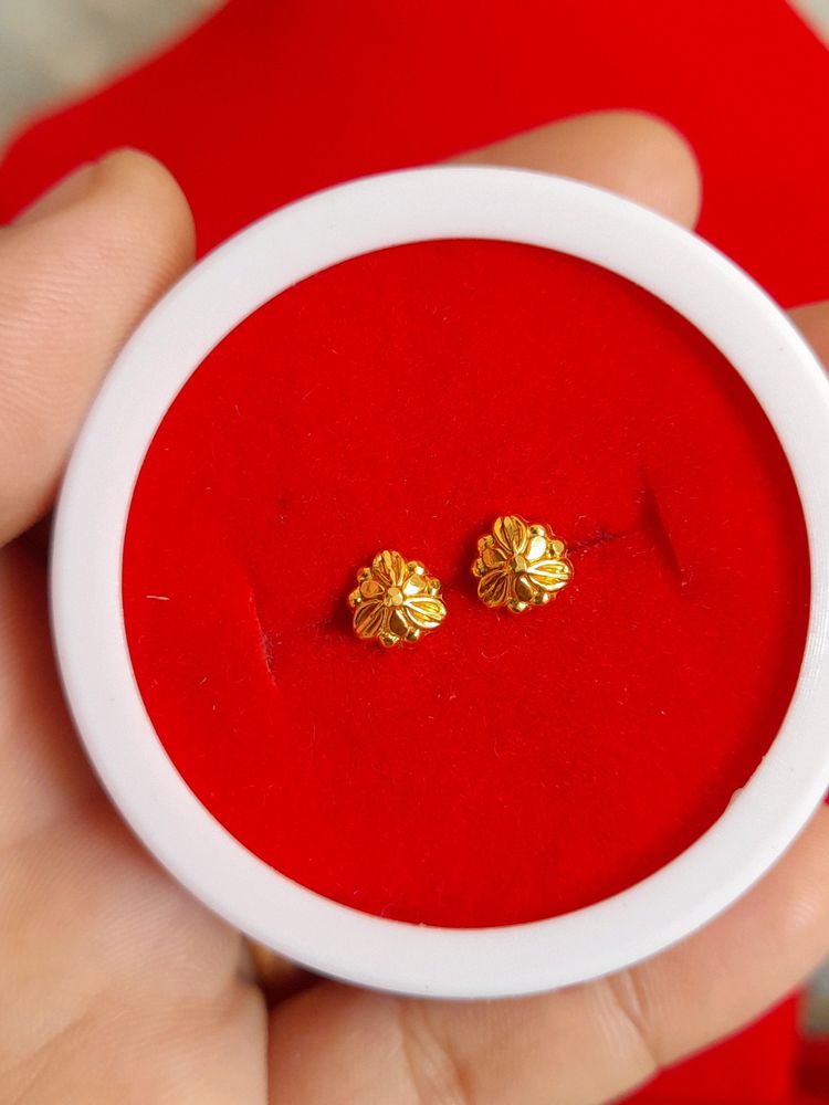 Beautiful New Flower Desine Studs