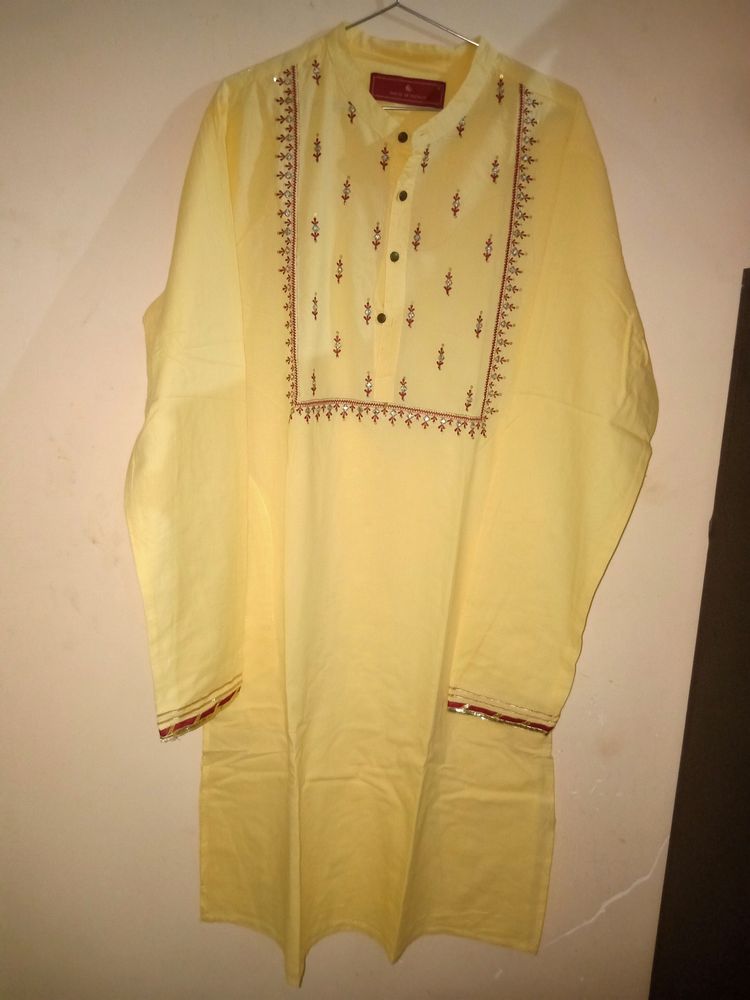 Men Embroidered Kurta