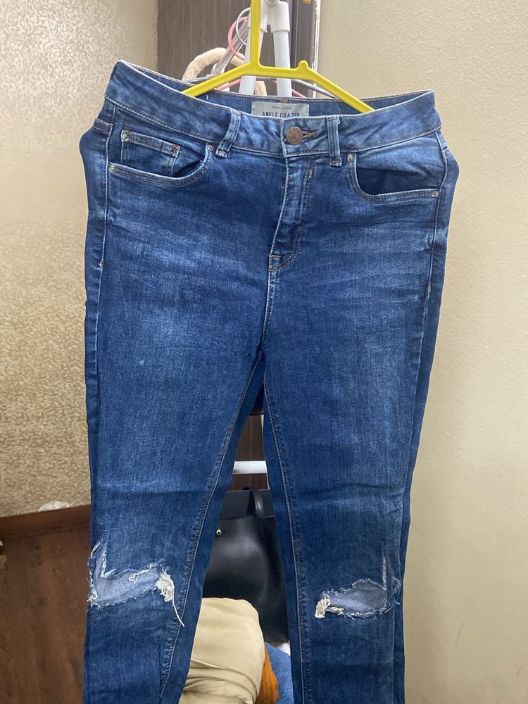 New look ankle length jeans.