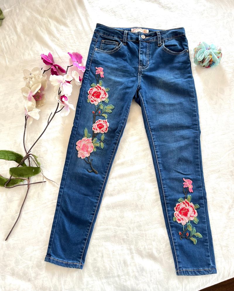 Embroidered Capri Jeans