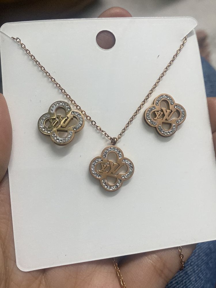 LV ANTITARNISH PENDANT SET