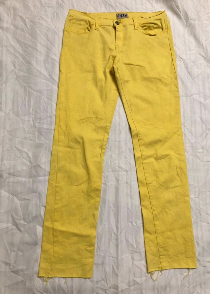 Yellow slim jeans