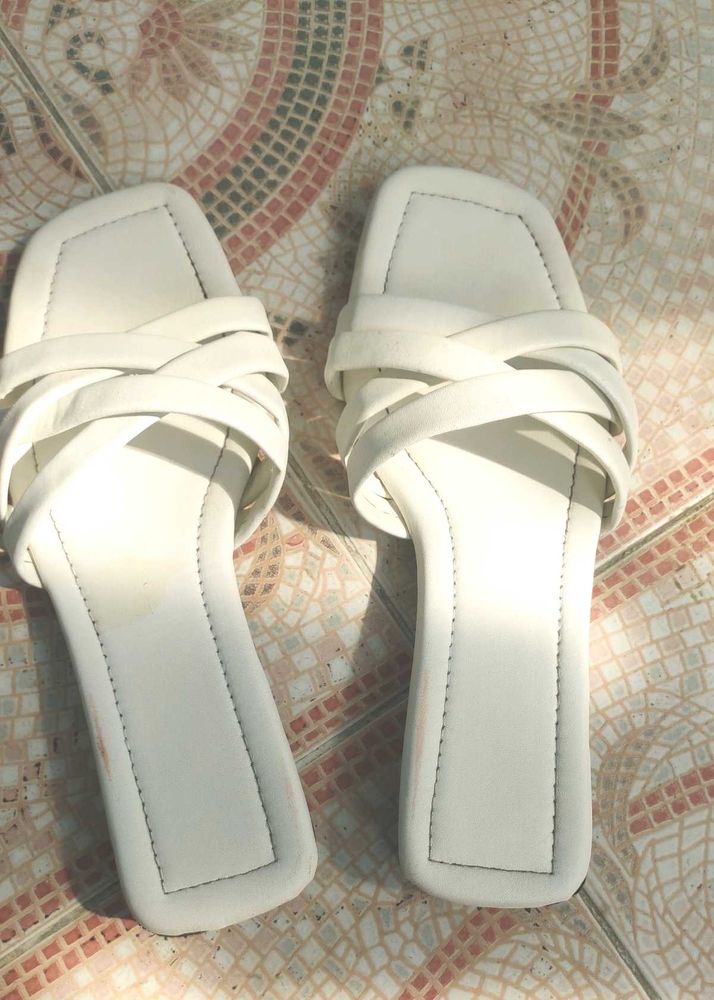 White Sandals 👡