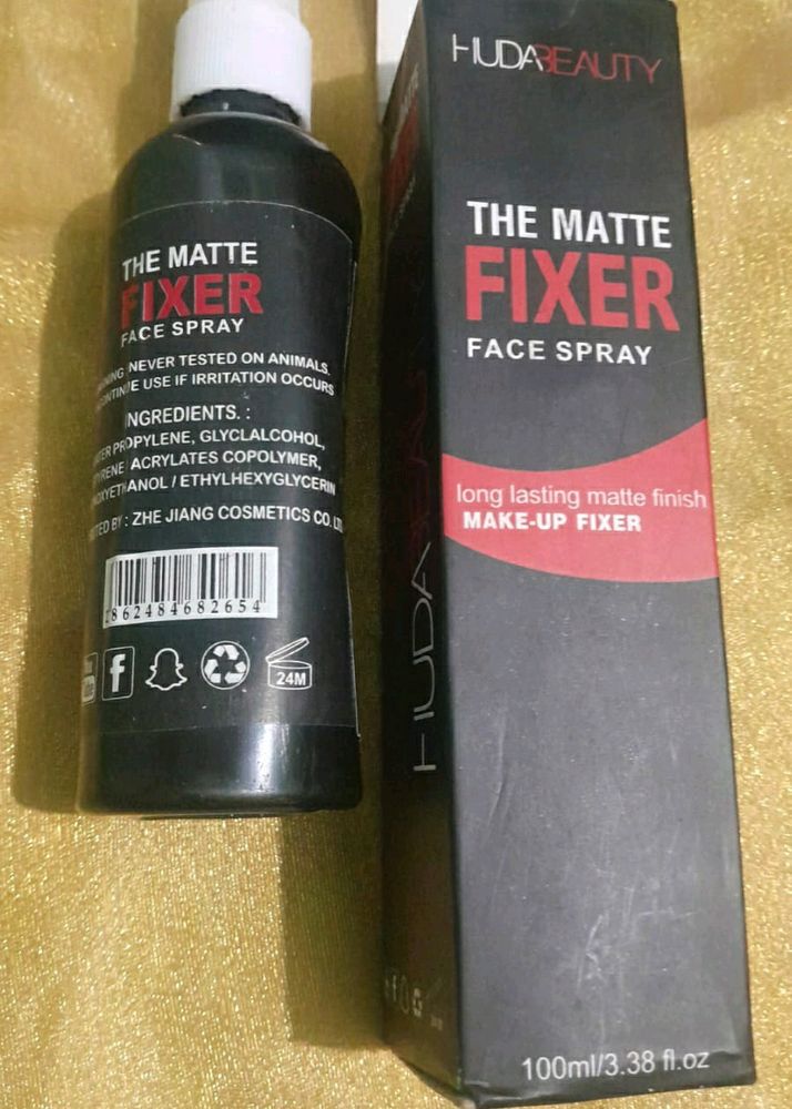 HUDA BEAUTY THE MATTE FIXER FACE SPRAY