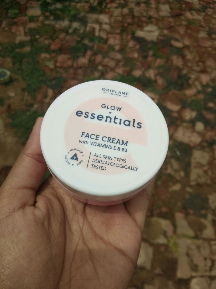 Oriflame Glow Essentials Face Cream