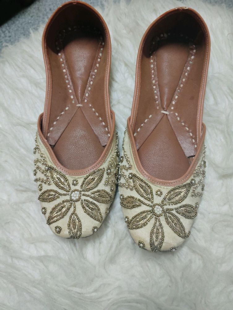 Ethnic Juttis