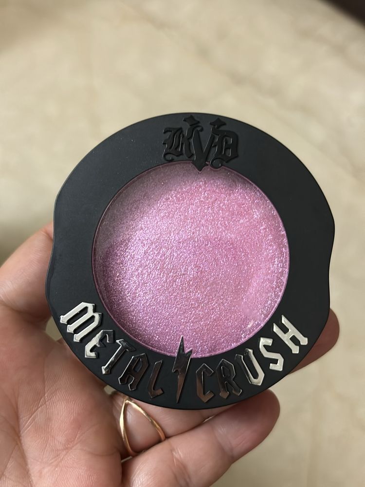 K V D  Beauty Metal Crush Highlighter Roseshock