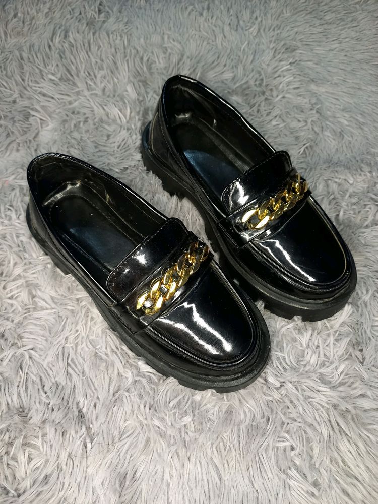 BLACK LOAFER