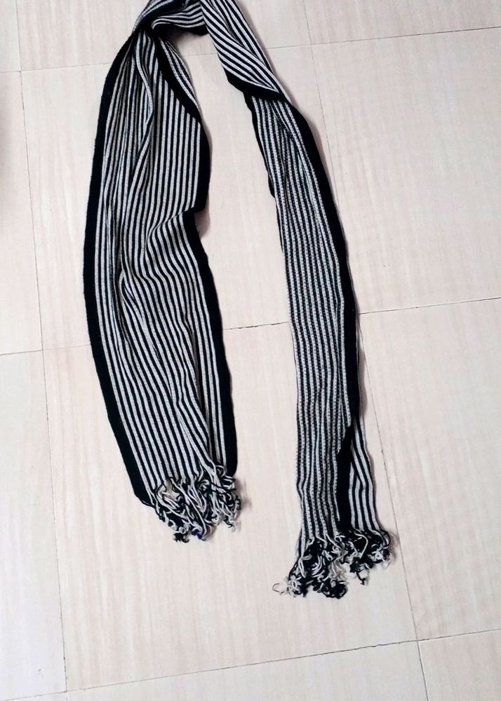 I am selling woollen muffler