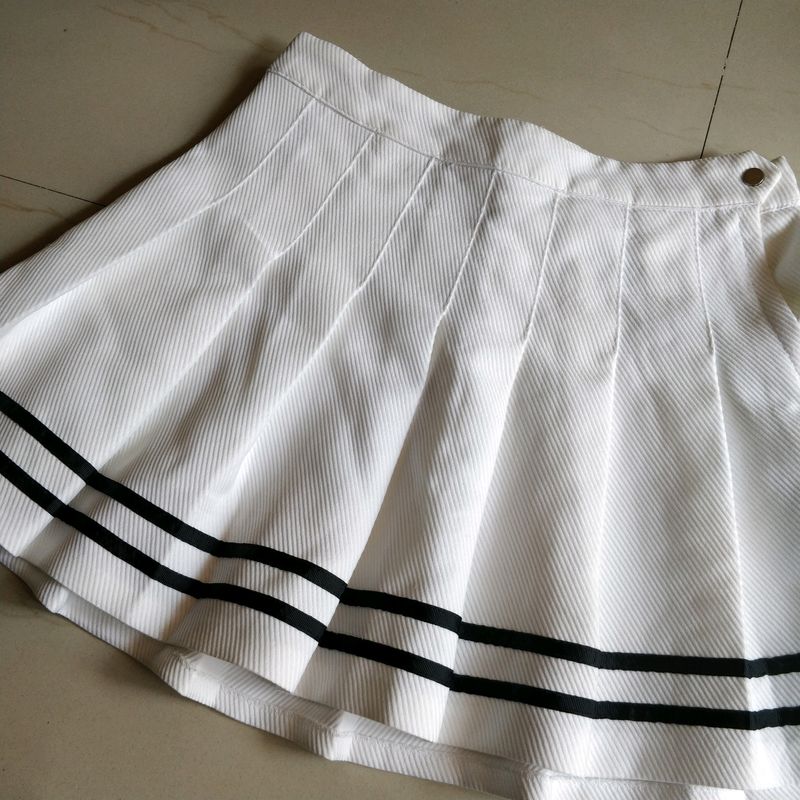 H&M Pleated Skirt 🎾