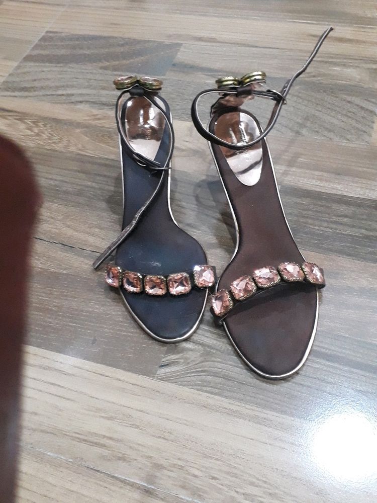 Like New Stelatoes Brand Datk Brown Heels